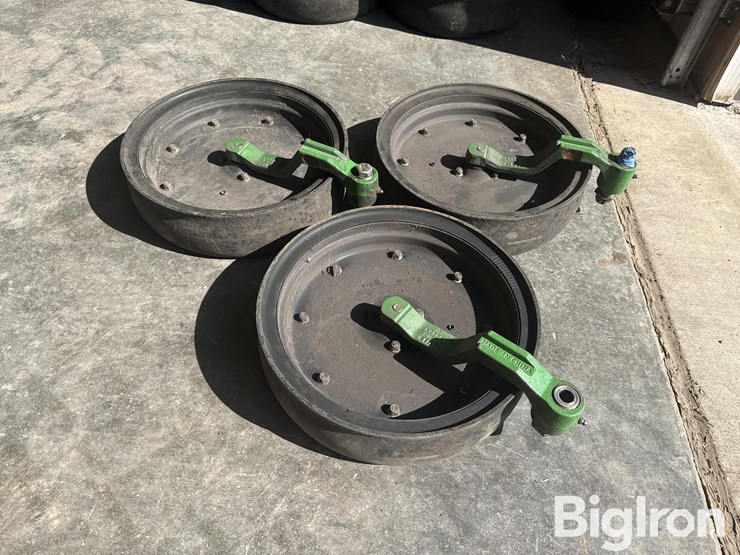 john-deere-planter-gauge-wheels-image-9