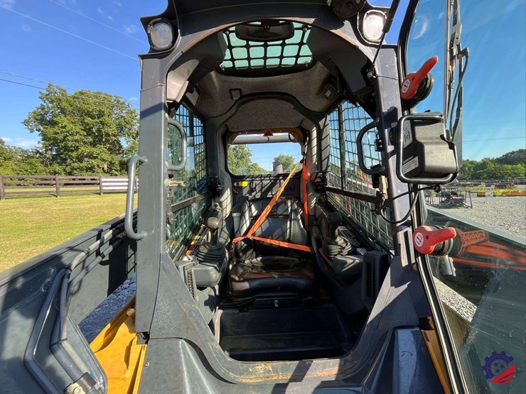 2020-deere-331g-image-37