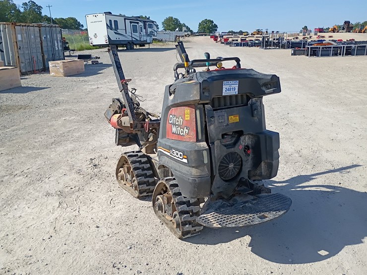 2017-ditch-witch-r300-image-5