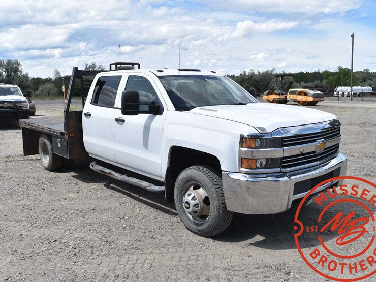 2015-chevrolet-3500-image-12