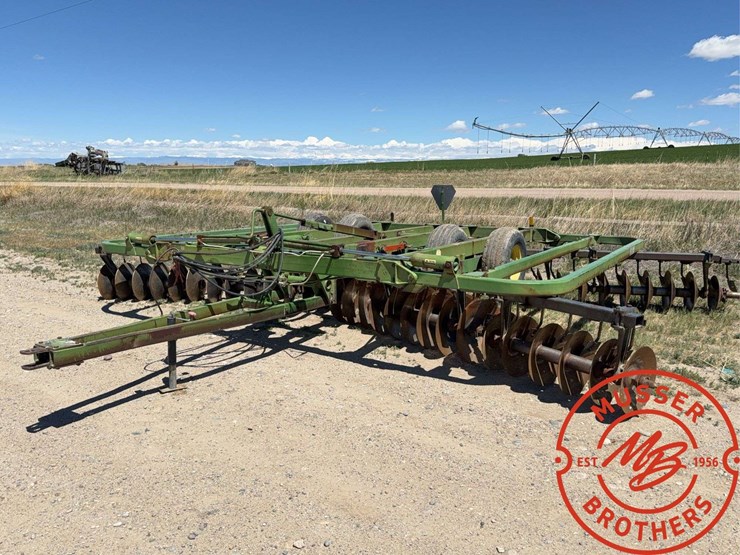 john-deere-235-image-3