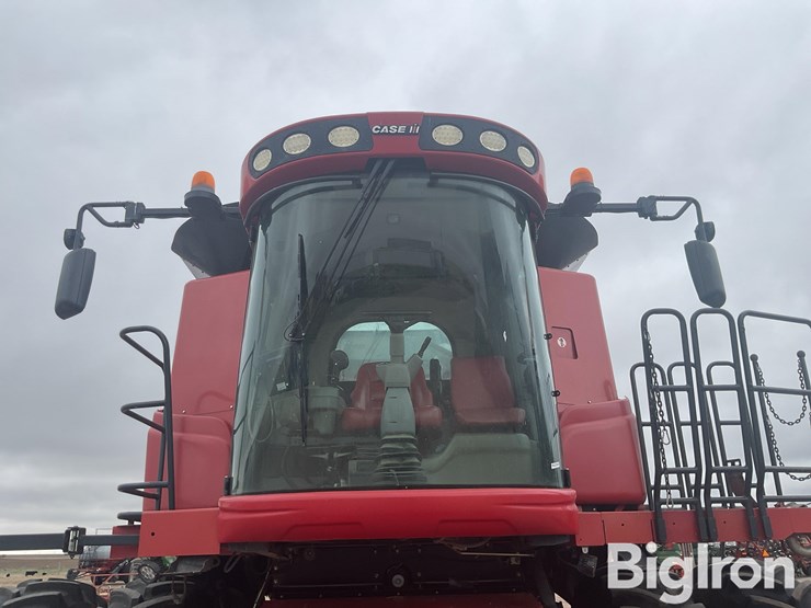 2011-case-ih-8120-image-11