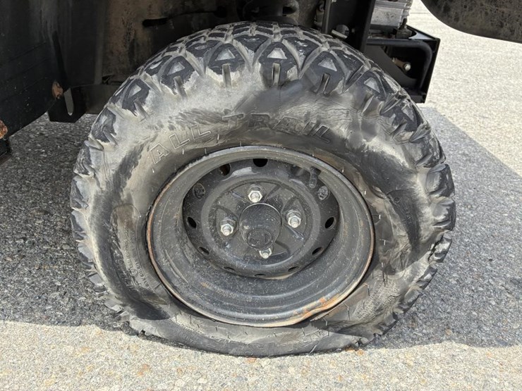 2021-kubota-rtvx1140-image-10