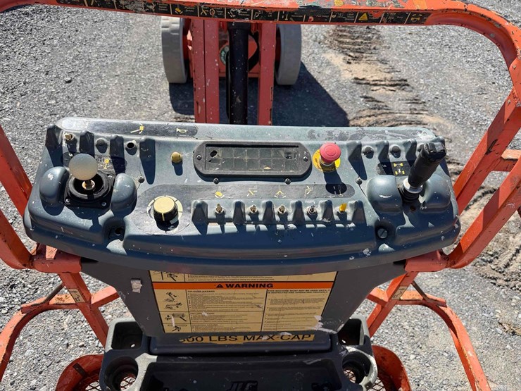 2000-jlg-e300ajp-image-4