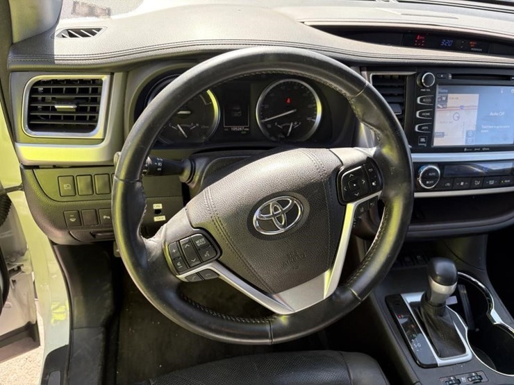 2017-toyota-highlander-image-19