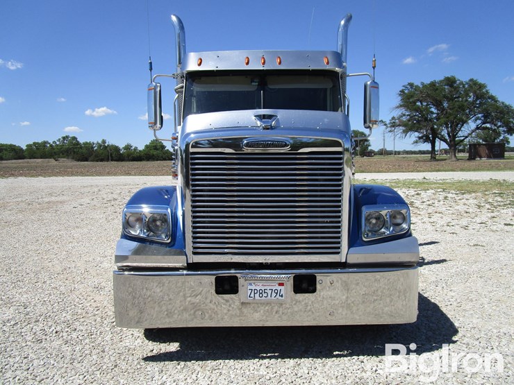 2016-freightliner-122sd-image-2