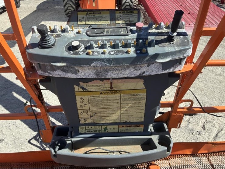 2016-jlg-1250ajp-image-9
