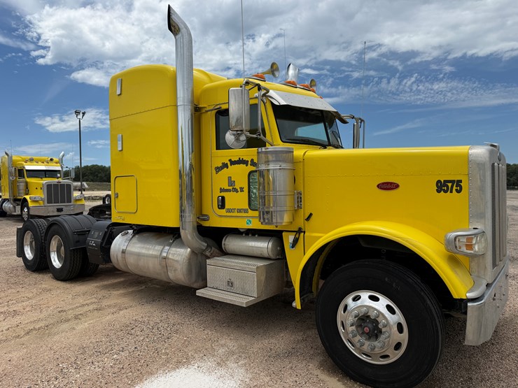 2014-peterbilt-389-image-3
