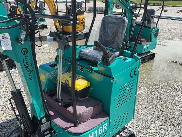 cfg-industrial-h16r-mini-excavator-image-4