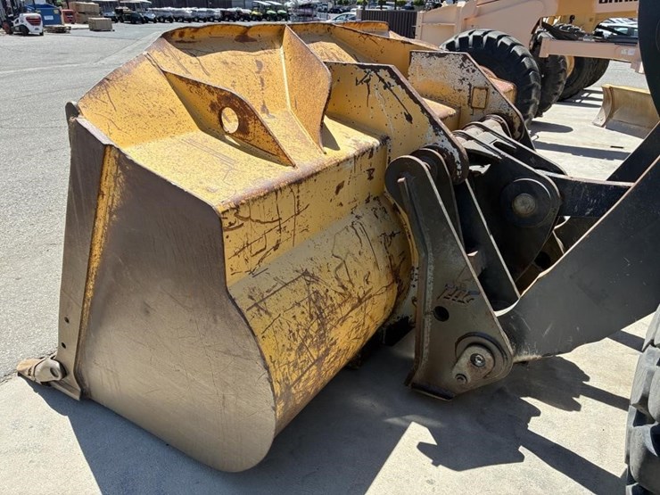 2018-deere-644k-image-8
