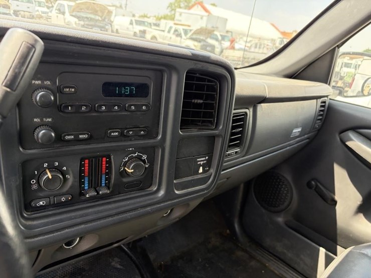 2006-chevrolet-2500hd-image-13