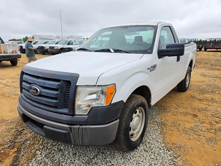 2012-ford-f150-xl-image-1