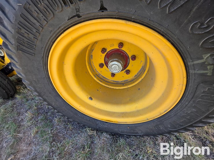 new-holland-br780-image-19