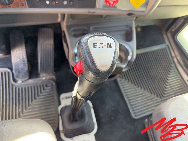 2005-kenworth-w900-image-48