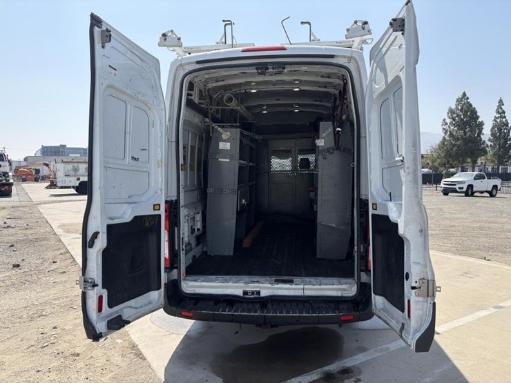 2017-ford-transit-image-13