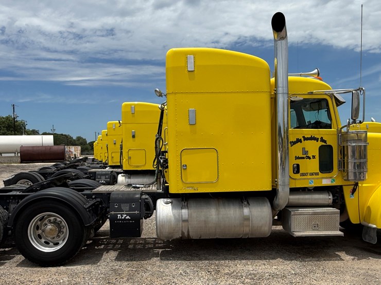 2014-peterbilt-389-image-4