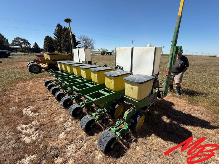 john-deere-7100-image-2