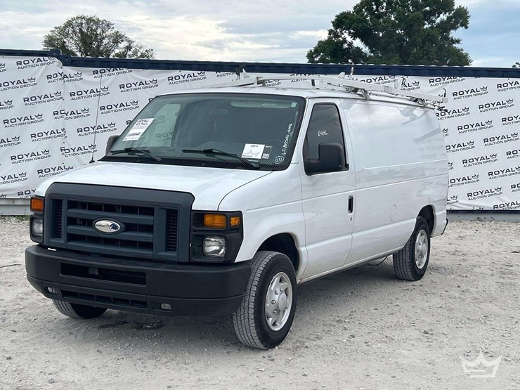 2014-ford-cargo-image-1