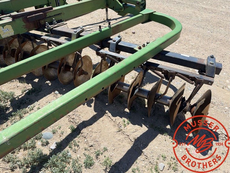 john-deere-235-image-22