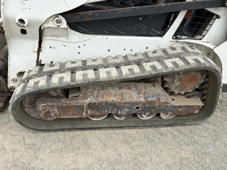 2020-bobcat-t590-image-12