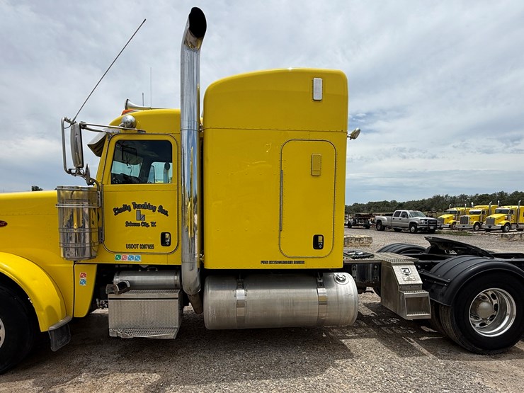 2014-peterbilt-389-image-8