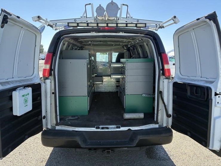 2014-chevrolet-express-3500-image-11