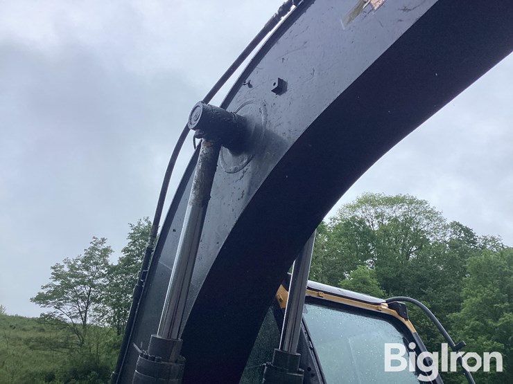 2016-deere-130g-image-11