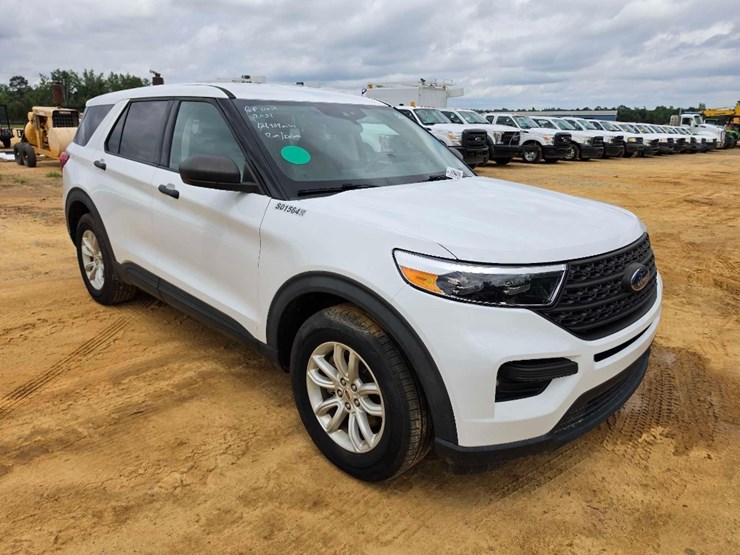 2021-ford-explorer-image-4