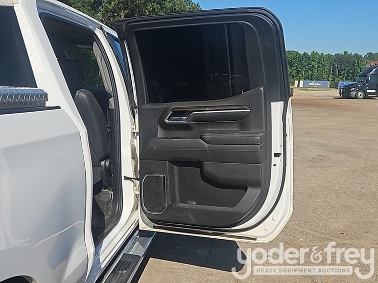 2022-chevrolet-1500-image-28