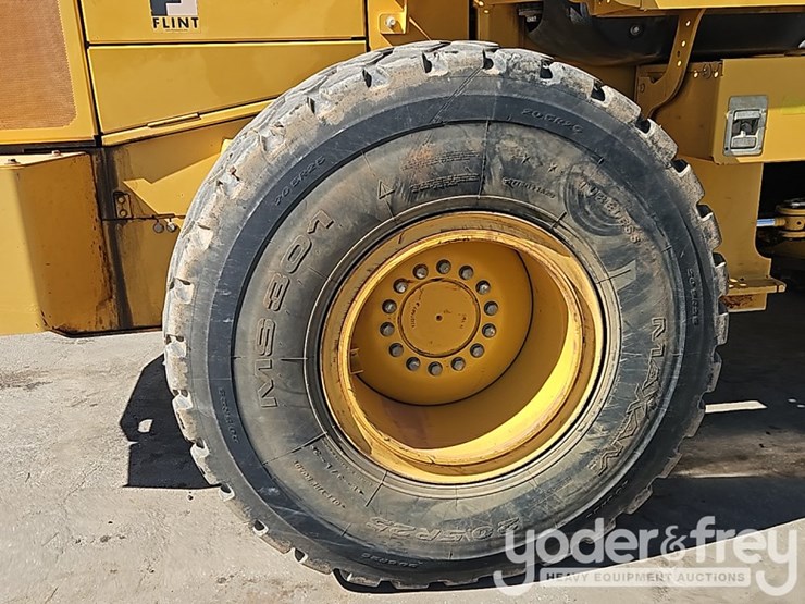 2014-deere-524k-image-11