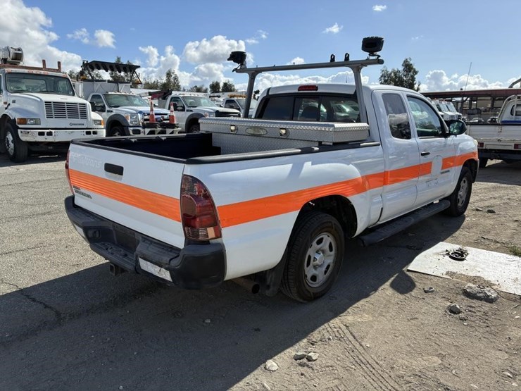 2013-toyota-tacoma-image-3