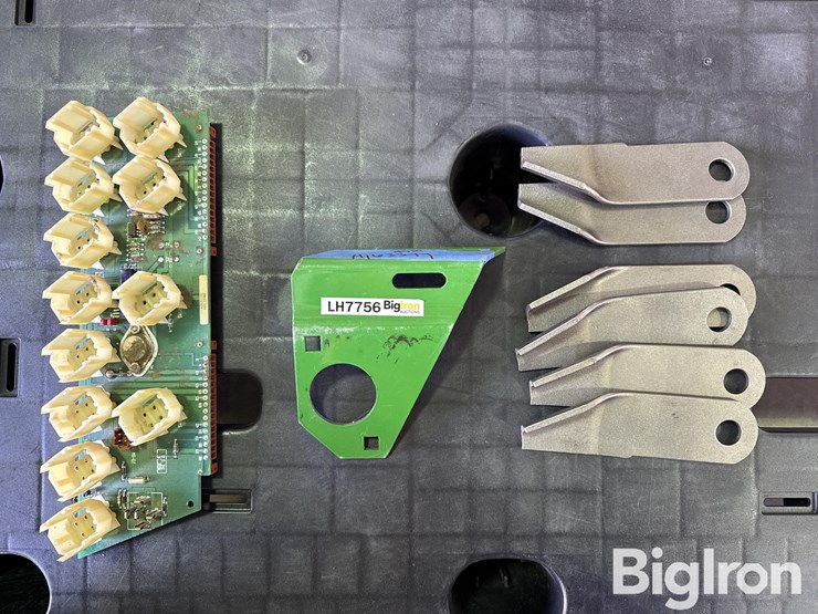 john-deere-9000-series-combine-chopper-blades-&-control-board-image-4