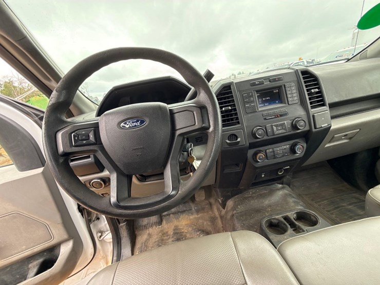 2017-ford-f150-xl-image-12