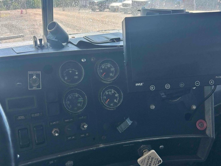 2001-mack-rd688s-image-43