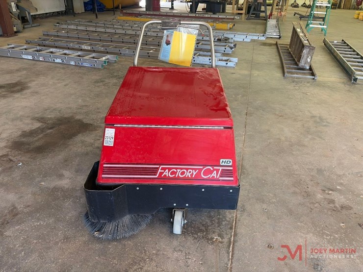 factory-cat-34-walk-behind-floor-sweeper-image-2