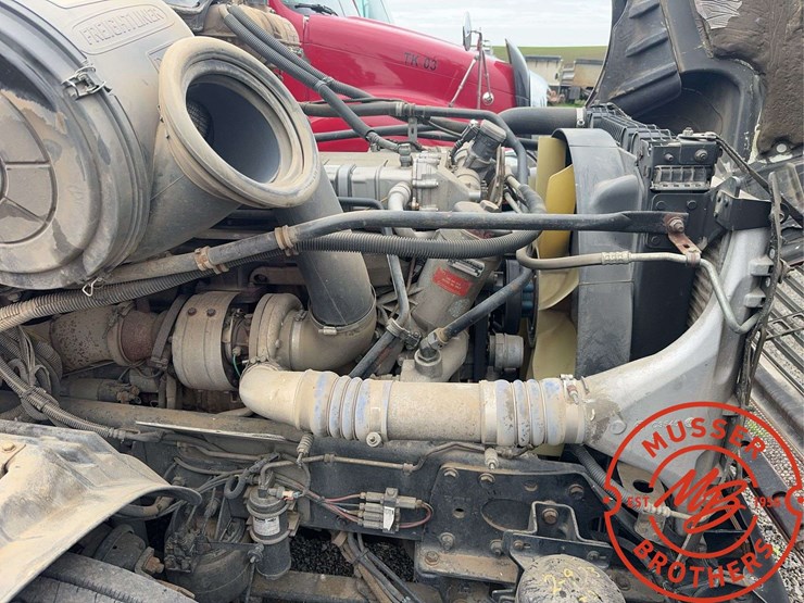 2007-freightliner-columbia-120-image-23