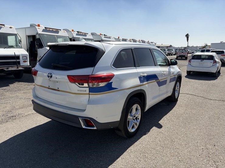 2017-toyota-highlander-image-3