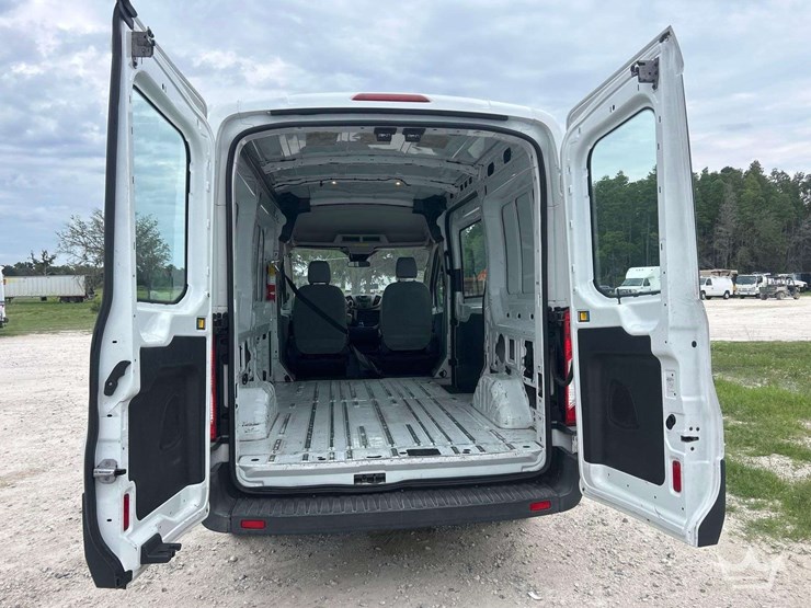 2016-ford-transit-image-24