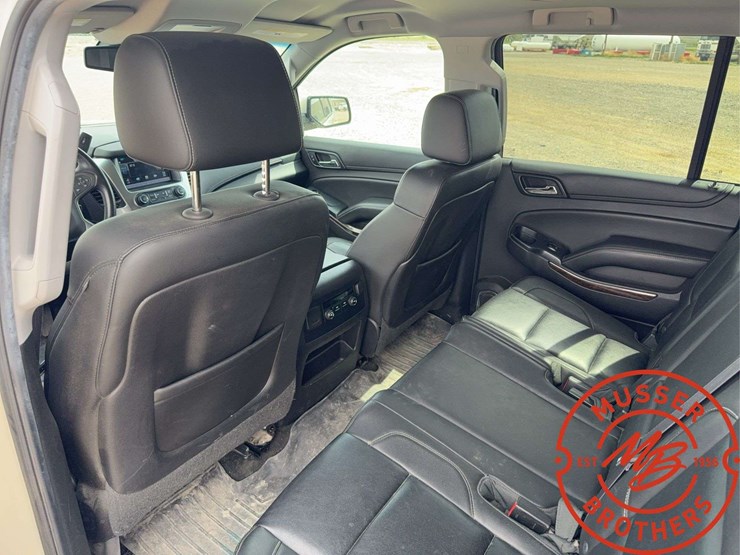 2015-chevrolet-suburban-1500-image-26