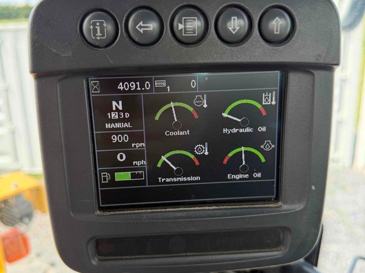 2013-deere-544k-image-24