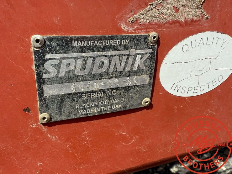 spudnik-6640-4-row-potato-harvester-image-9