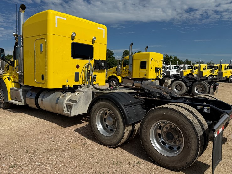 2018-peterbilt-567-image-7
