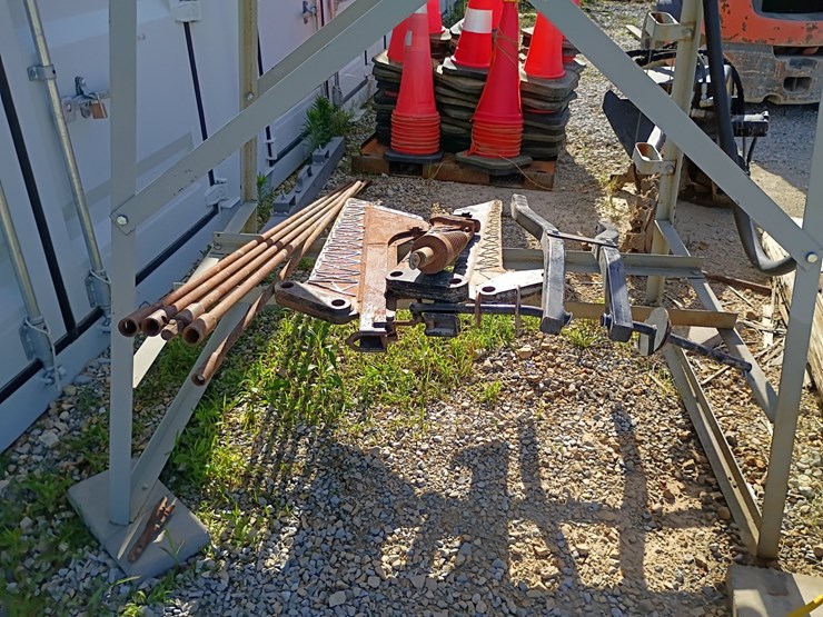 2017-ditch-witch-r300-image-74