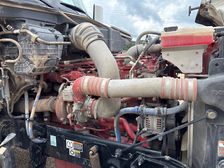 2020-peterbilt-567-image-18