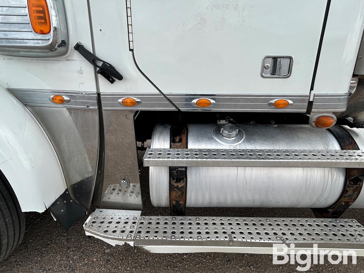 2017-freightliner-coronado-132-image-18