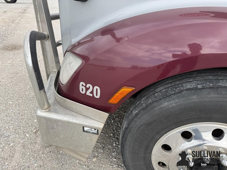 2015-peterbilt-579-image-12