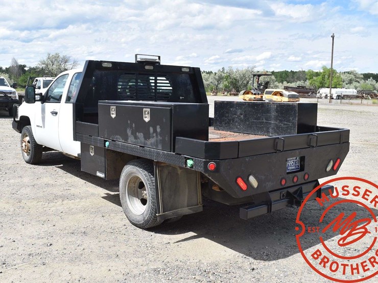 2013-chevrolet-3500-image-6
