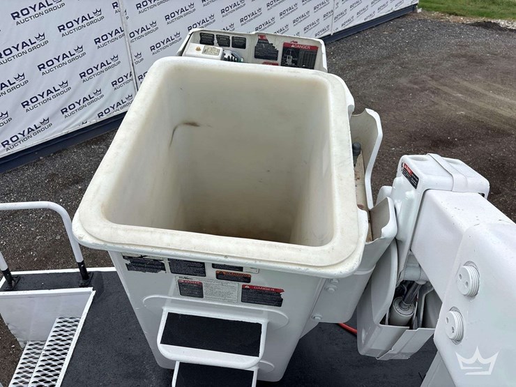 2015-ford-f550-image-28