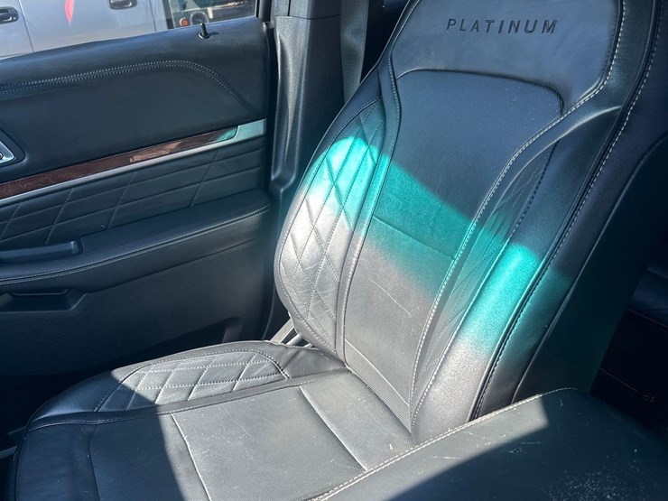 2016-ford-explorer-platinum-image-19
