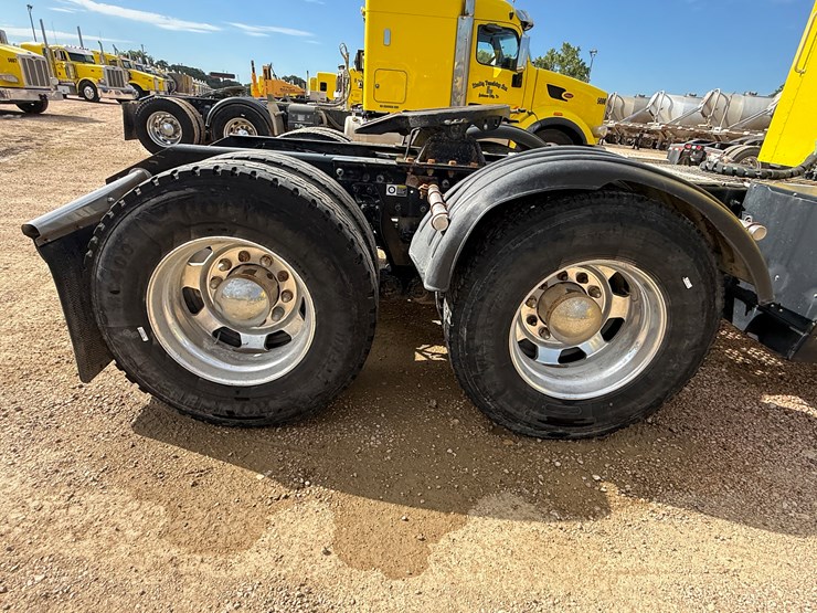 2014-kenworth-t800-image-13